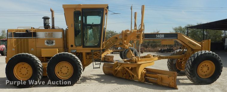 image for item DJ8888 1999 Caterpillar 140H  motor grader