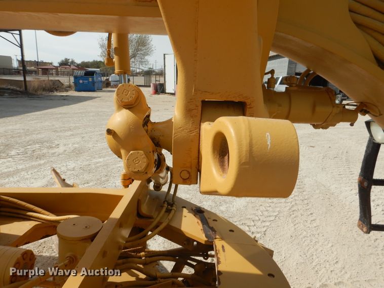 image for item DJ8888 1999 Caterpillar 140H  motor grader