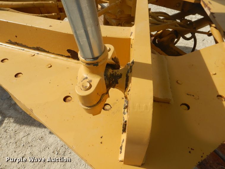 image for item DJ8888 1999 Caterpillar 140H  motor grader