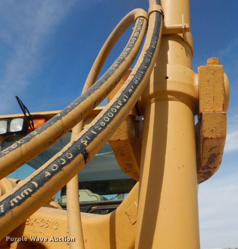 image for item DJ8888 1999 Caterpillar 140H  motor grader