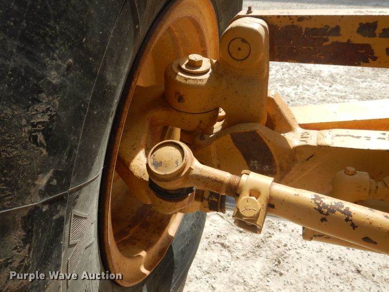 image for item DJ8888 1999 Caterpillar 140H  motor grader