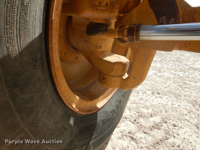 image for item DJ8888 1999 Caterpillar 140H  motor grader