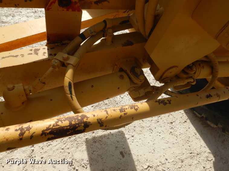 image for item DJ8888 1999 Caterpillar 140H  motor grader
