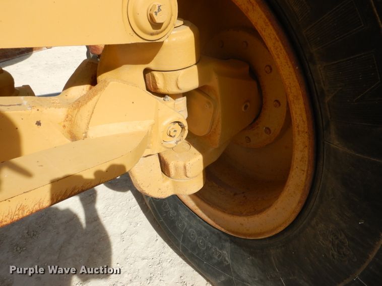 image for item DJ8888 1999 Caterpillar 140H  motor grader