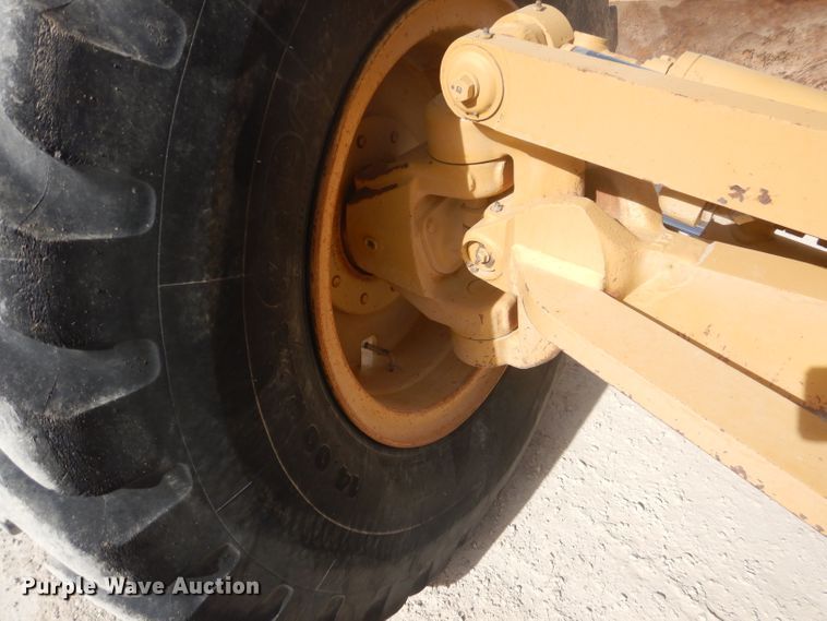 image for item DJ8888 1999 Caterpillar 140H  motor grader