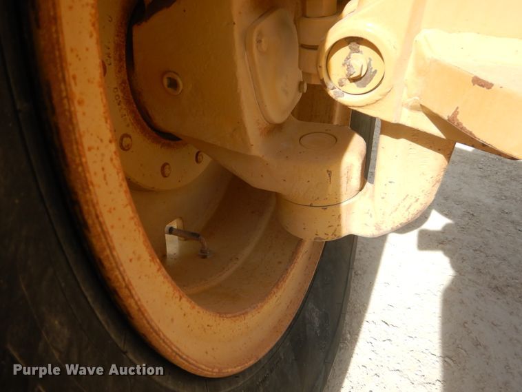 image for item DJ8888 1999 Caterpillar 140H  motor grader