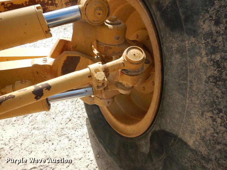 image for item DJ8888 1999 Caterpillar 140H  motor grader