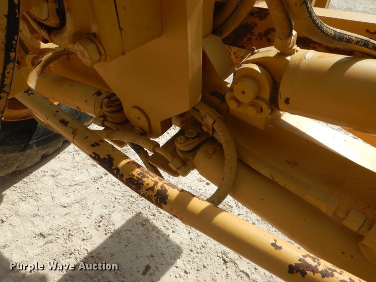image for item DJ8888 1999 Caterpillar 140H  motor grader