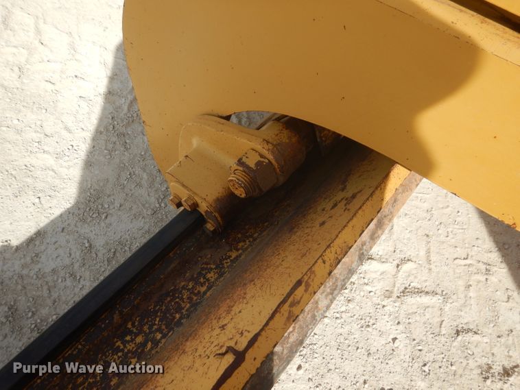 image for item DJ8888 1999 Caterpillar 140H  motor grader