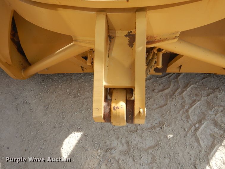 image for item DJ8888 1999 Caterpillar 140H  motor grader