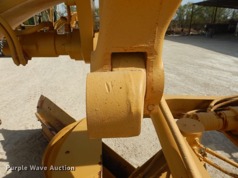 image for item DJ8888 1999 Caterpillar 140H  motor grader