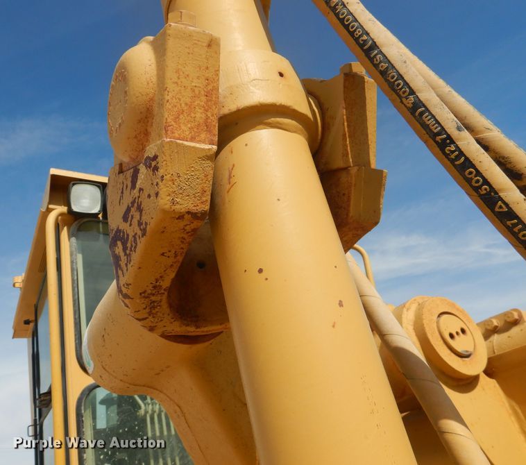 image for item DJ8888 1999 Caterpillar 140H  motor grader