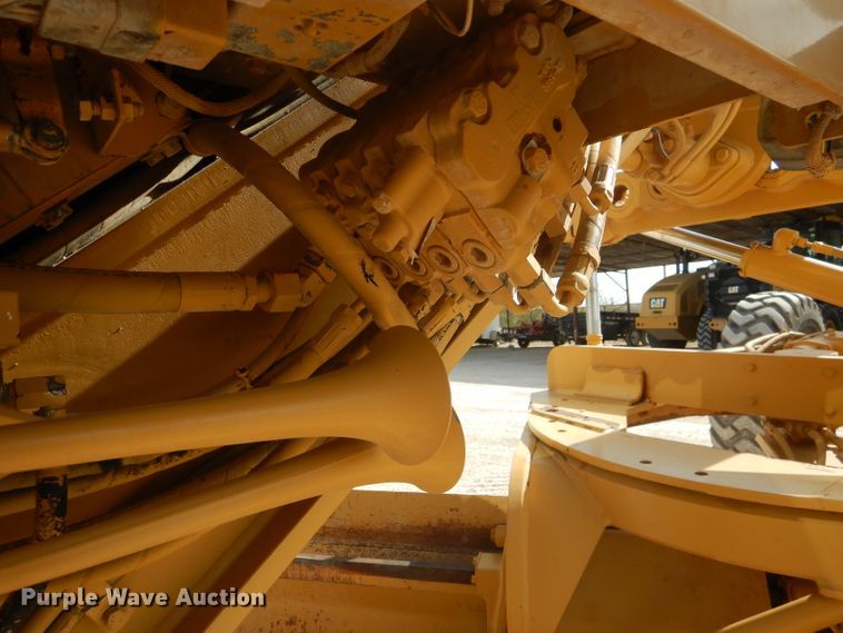 image for item DJ8888 1999 Caterpillar 140H  motor grader