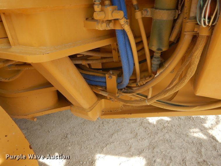 image for item DJ8888 1999 Caterpillar 140H  motor grader