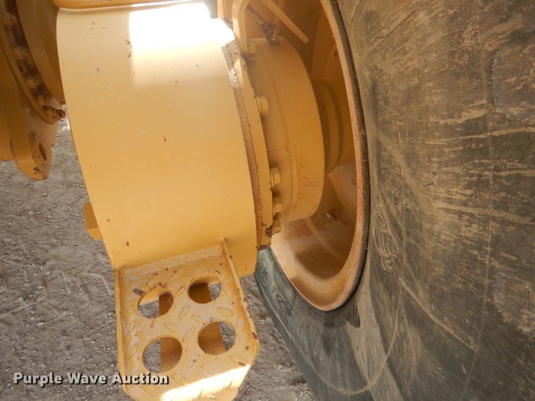 image for item DJ8888 1999 Caterpillar 140H  motor grader