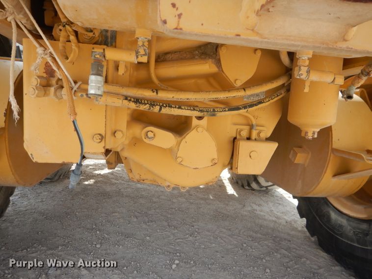 image for item DJ8888 1999 Caterpillar 140H  motor grader