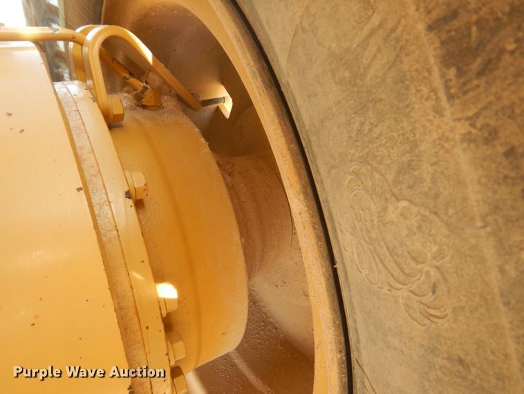 image for item DJ8888 1999 Caterpillar 140H  motor grader