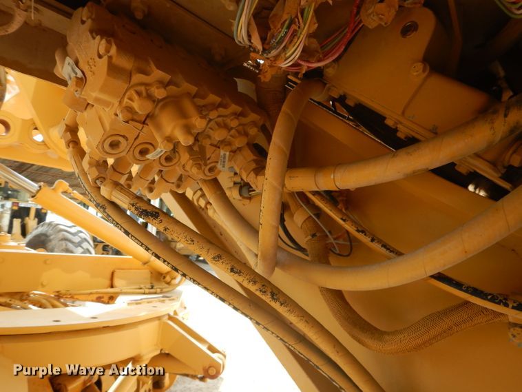 image for item DJ8888 1999 Caterpillar 140H  motor grader