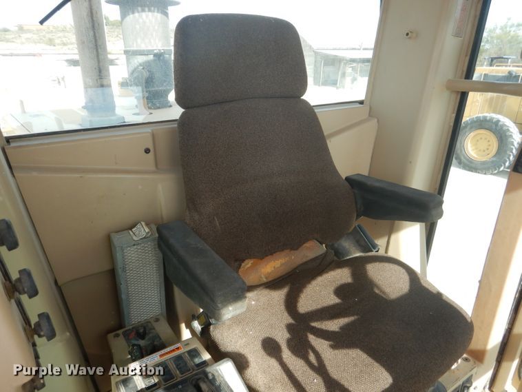 image for item DJ8888 1999 Caterpillar 140H  motor grader