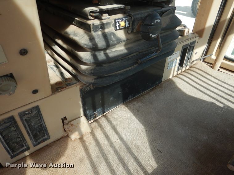 image for item DJ8888 1999 Caterpillar 140H  motor grader