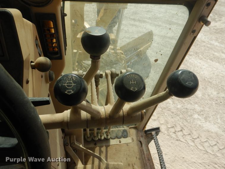 image for item DJ8888 1999 Caterpillar 140H  motor grader