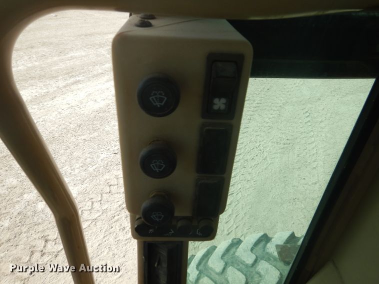 image for item DJ8888 1999 Caterpillar 140H  motor grader