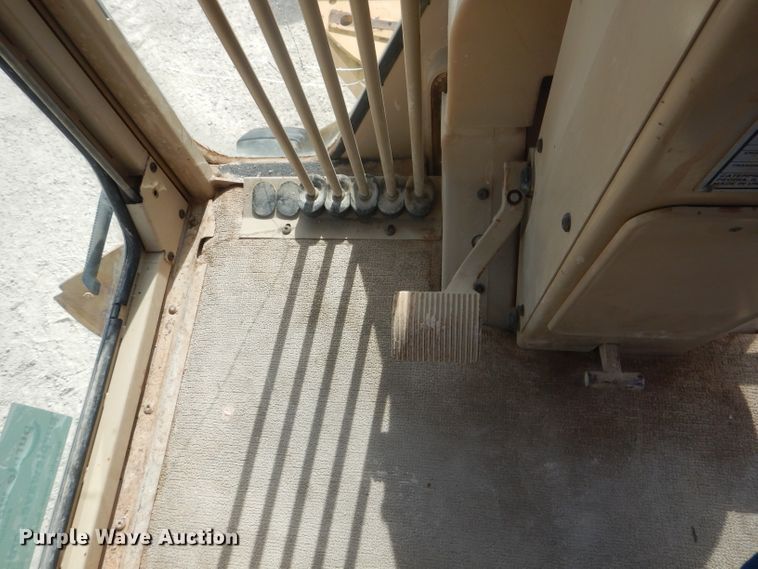 image for item DJ8888 1999 Caterpillar 140H  motor grader