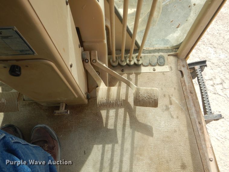 image for item DJ8888 1999 Caterpillar 140H  motor grader