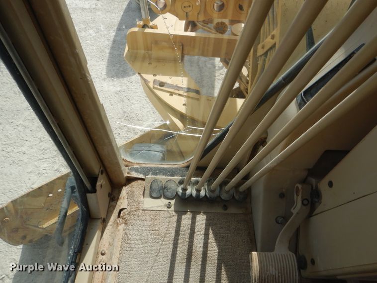 image for item DJ8888 1999 Caterpillar 140H  motor grader