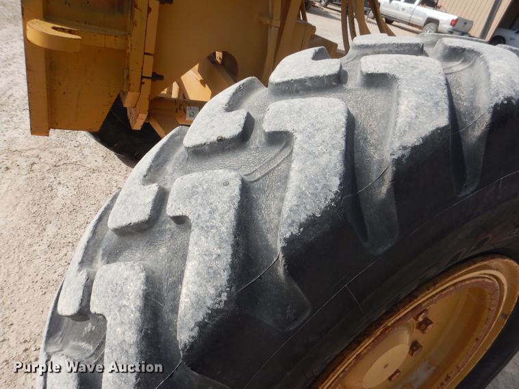 image for item DJ8888 1999 Caterpillar 140H  motor grader