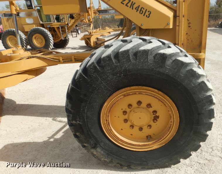image for item DJ8888 1999 Caterpillar 140H  motor grader