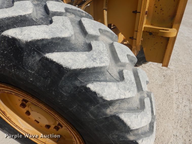 image for item DJ8888 1999 Caterpillar 140H  motor grader