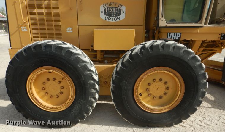 image for item DJ8888 1999 Caterpillar 140H  motor grader