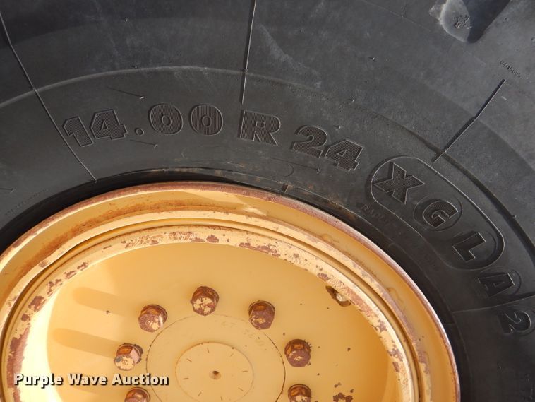 image for item DJ8888 1999 Caterpillar 140H  motor grader