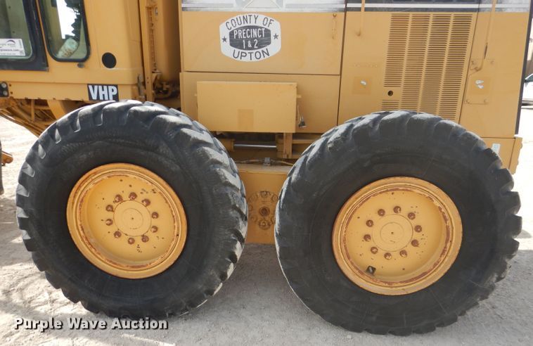 image for item DJ8888 1999 Caterpillar 140H  motor grader