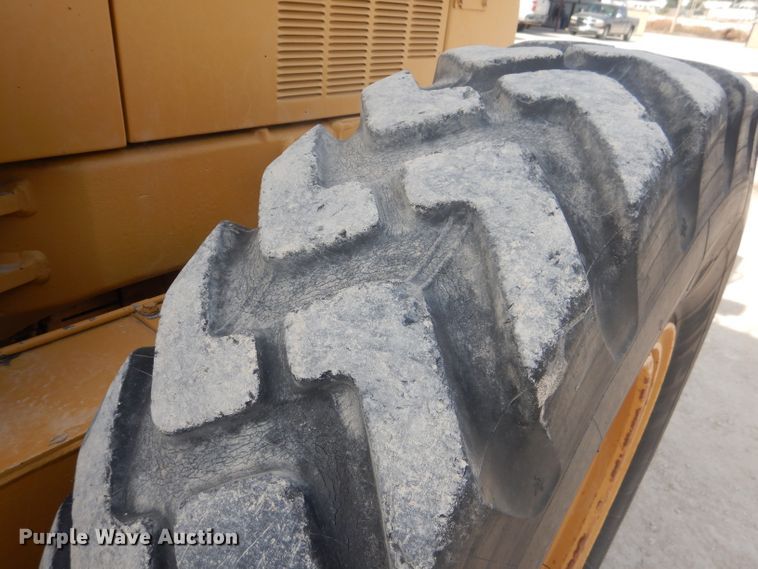 image for item DJ8888 1999 Caterpillar 140H  motor grader