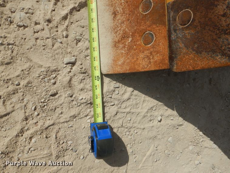 image for item DJ8888 1999 Caterpillar 140H  motor grader