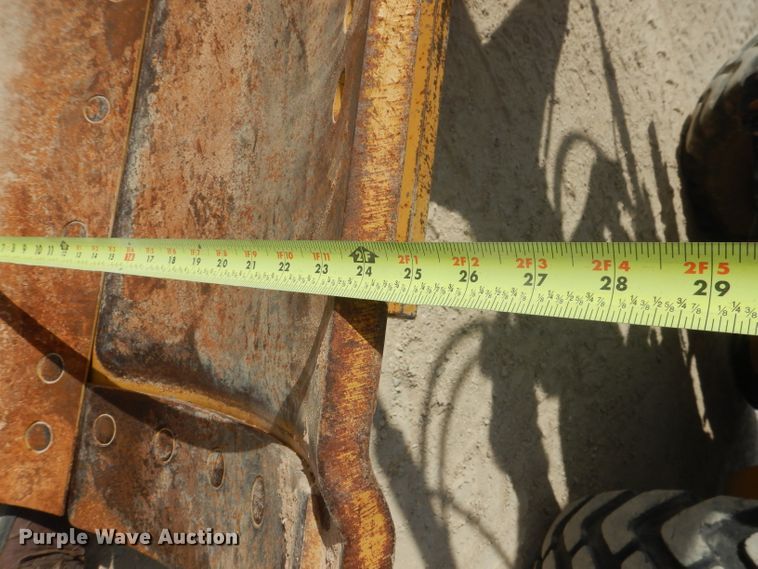 image for item DJ8888 1999 Caterpillar 140H  motor grader