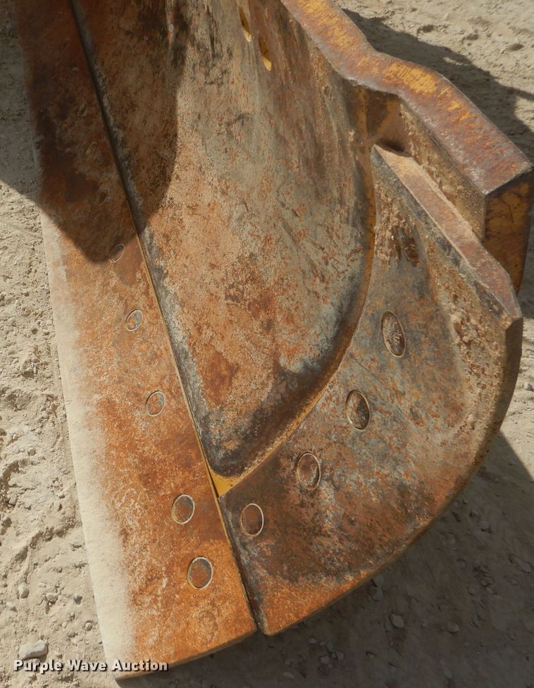 image for item DJ8888 1999 Caterpillar 140H  motor grader