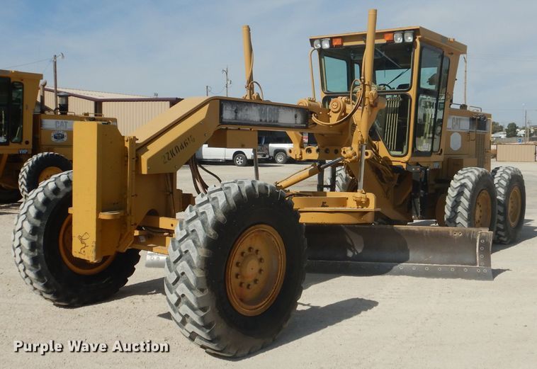 image for item DJ8889 1999 Caterpillar 140H  motor grader