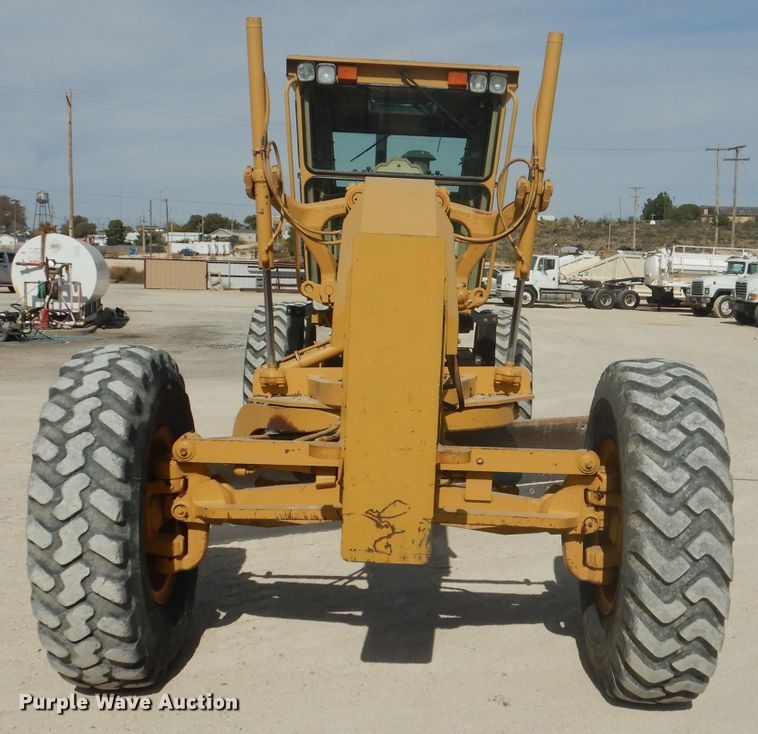 image for item DJ8889 1999 Caterpillar 140H  motor grader