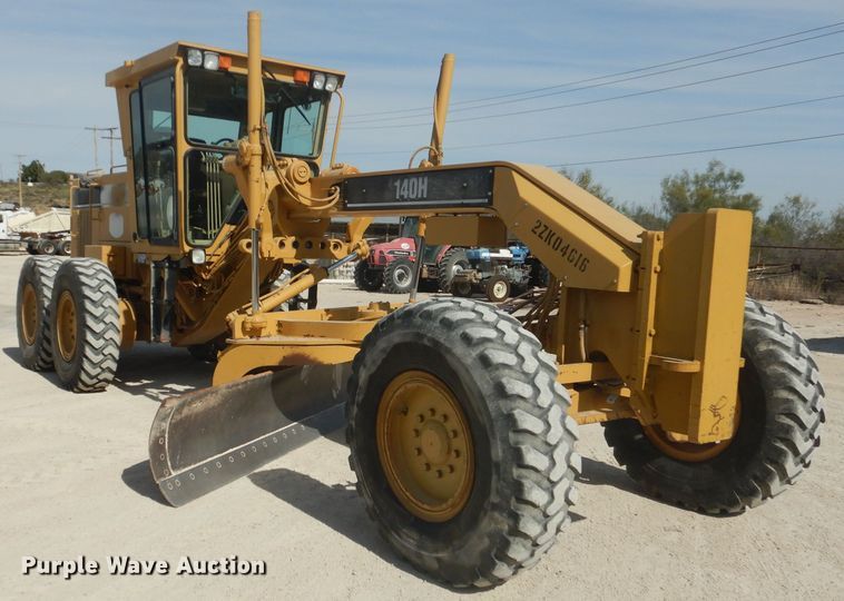 image for item DJ8889 1999 Caterpillar 140H  motor grader