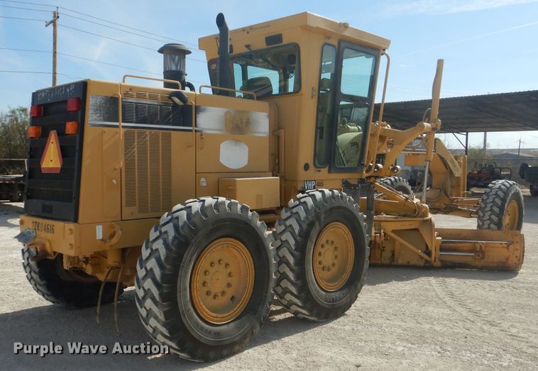image for item DJ8889 1999 Caterpillar 140H  motor grader
