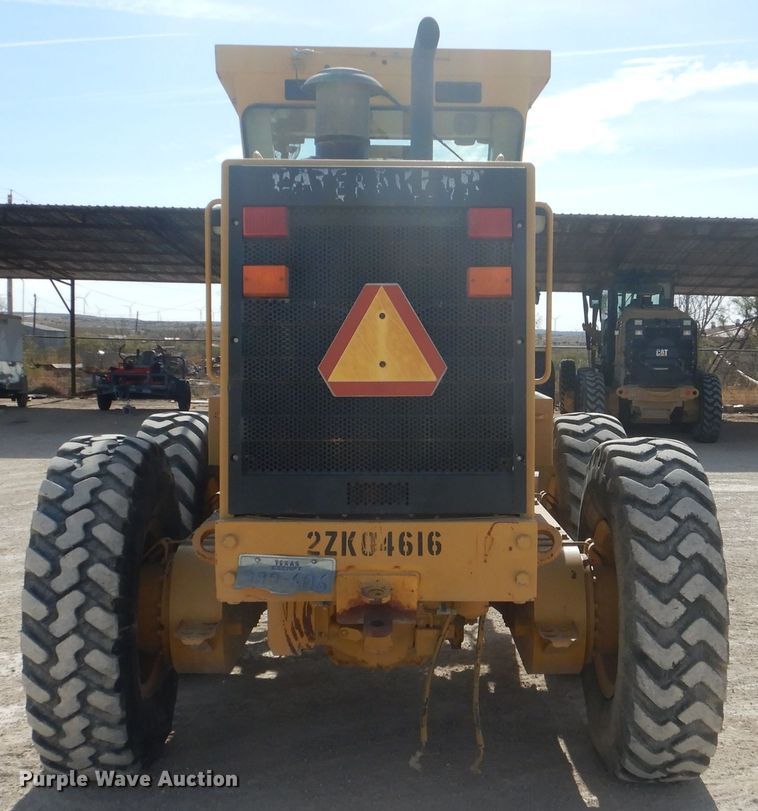 image for item DJ8889 1999 Caterpillar 140H  motor grader