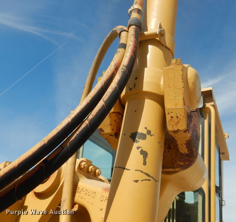 image for item DJ8889 1999 Caterpillar 140H  motor grader