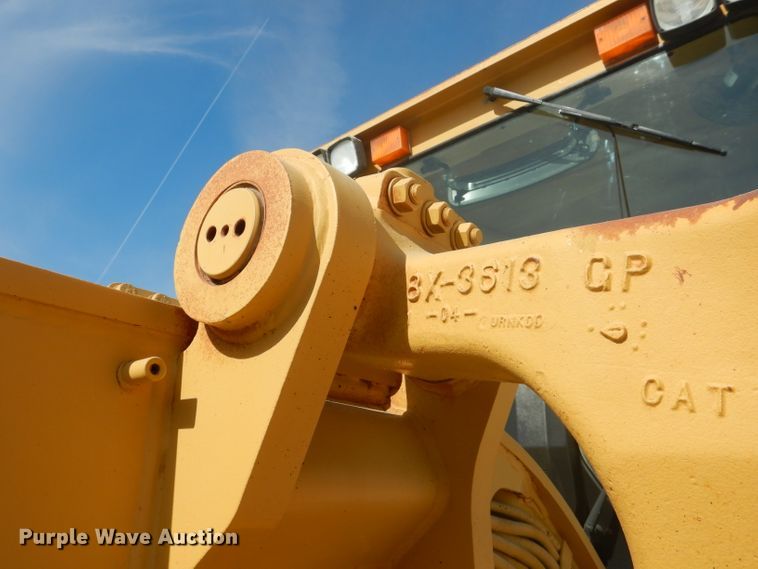 image for item DJ8889 1999 Caterpillar 140H  motor grader