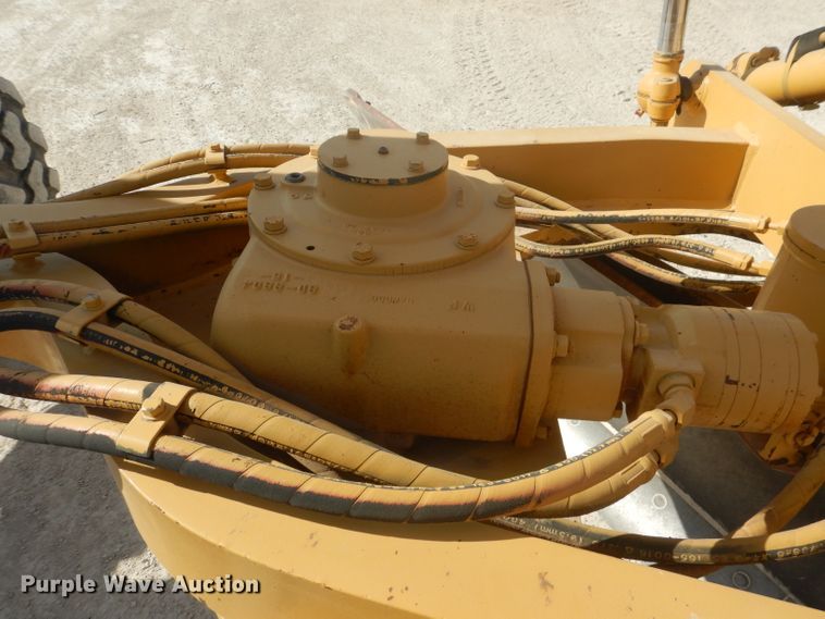 image for item DJ8889 1999 Caterpillar 140H  motor grader