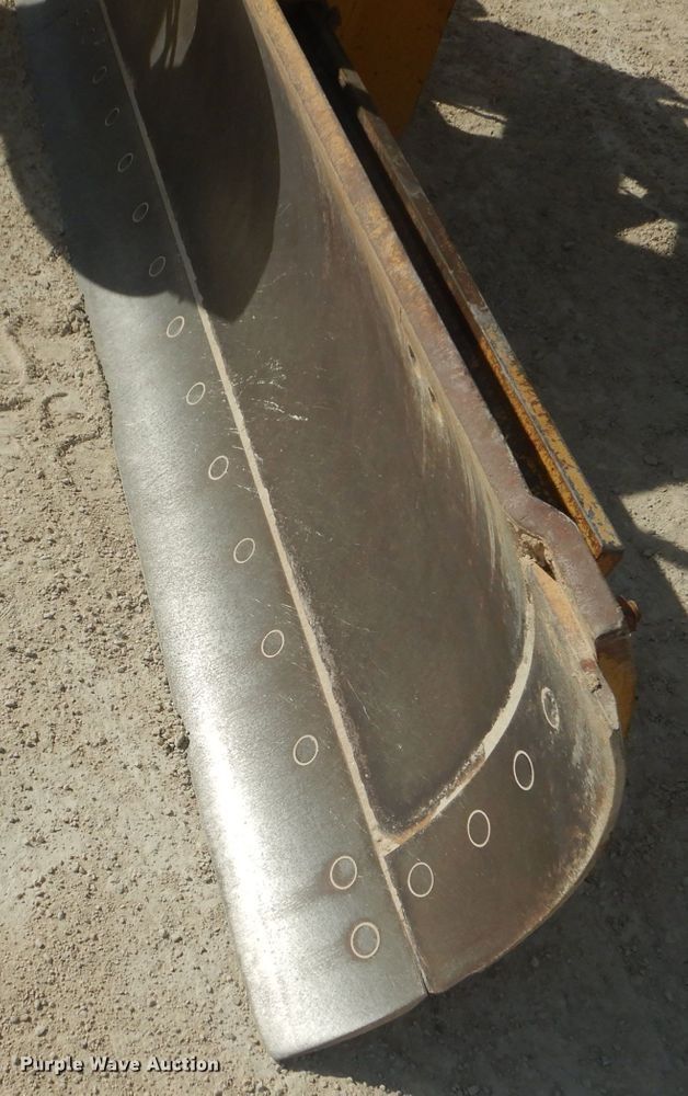 image for item DJ8889 1999 Caterpillar 140H  motor grader