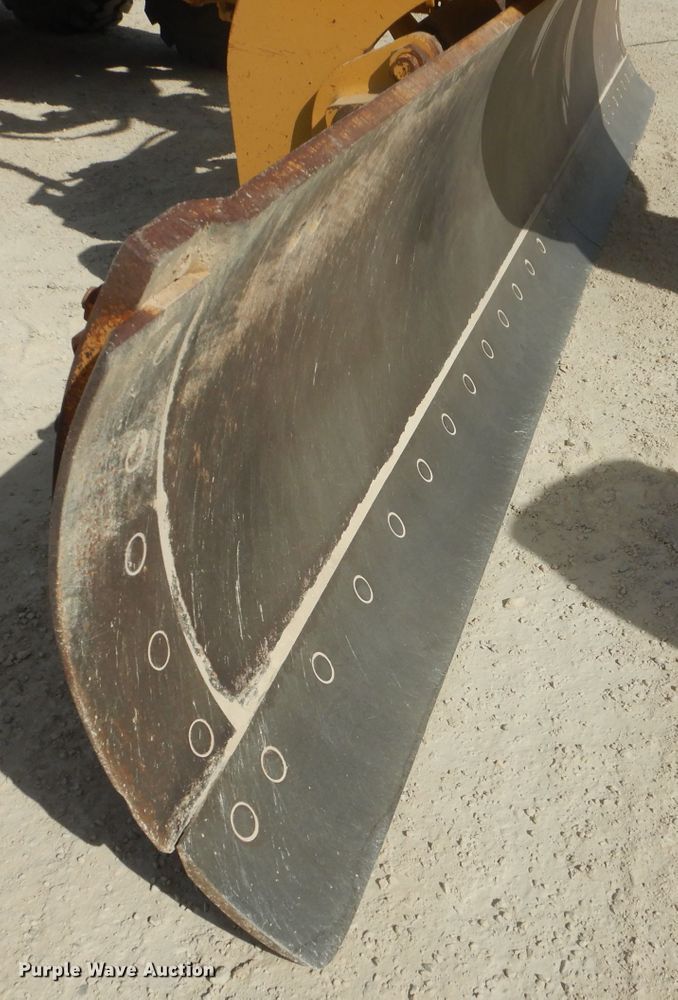 image for item DJ8889 1999 Caterpillar 140H  motor grader