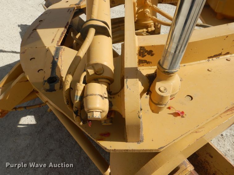 image for item DJ8889 1999 Caterpillar 140H  motor grader